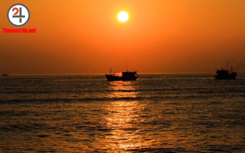 Ngắm bình minh trên biển Nguyễn Tất Thành